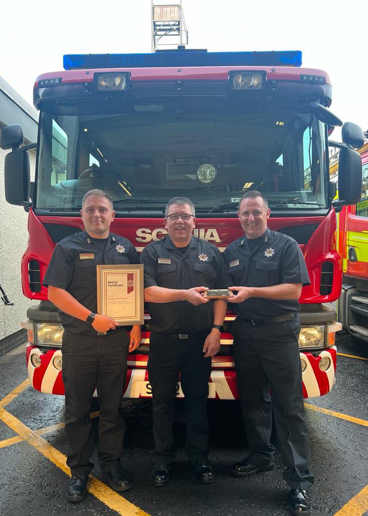 FF ROBERTSON RETIRES AFTER 10 YEARS SERVICE🎖

Tonight we celebrated FF Gavin Robertson, as he leaves Blairgowrie Fire Station after 10 years distinguished service🏅

#SFRS