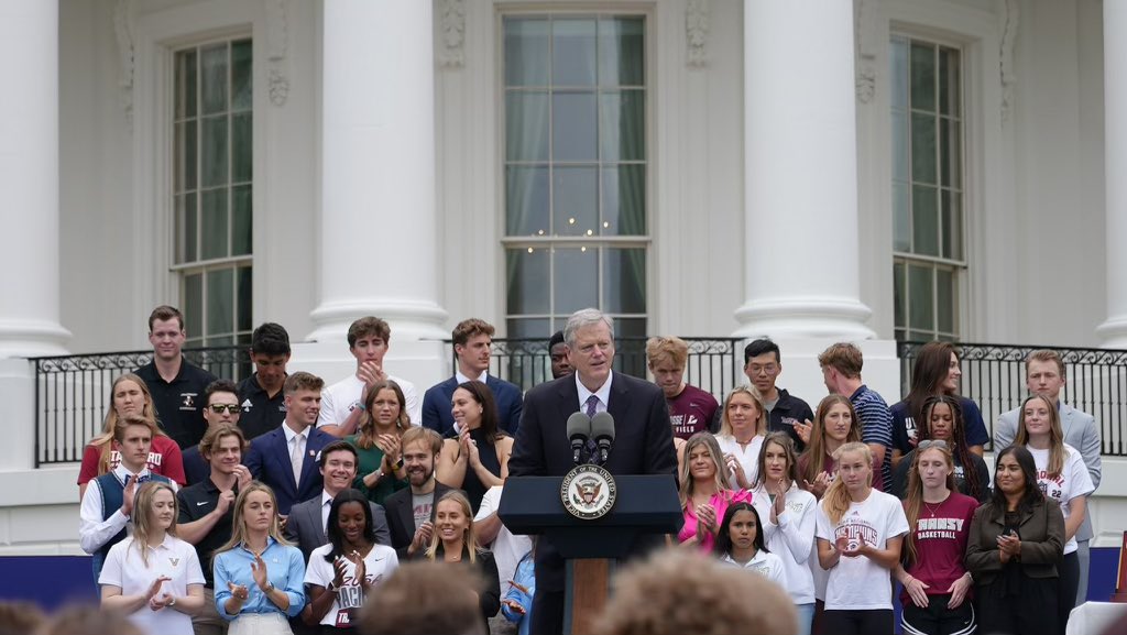 PaceUAthletics's tweet photo. What. A. Day. 

Thank you @WhiteHouse and @NCAA for hosting such a tremendous event to honor the successes of our student-athletes! College Athlete Day was a great experience for all! https://t.co/KBdVumEEND