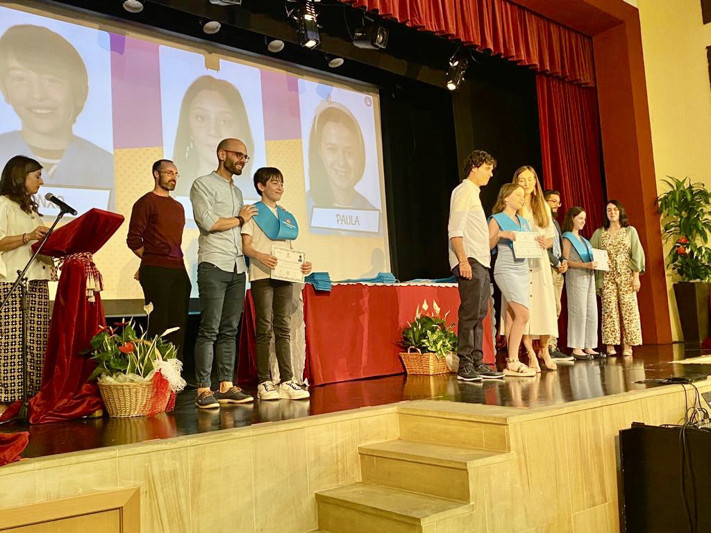 Salesianos_OU's tweet photo. ✨Emotiva tarde de graduación para los 74 alumnos y alumnas de 6º de Primaria que finalizan su etapa.✨
@SalesianosSSM https://t.co/lhk2Ytniez