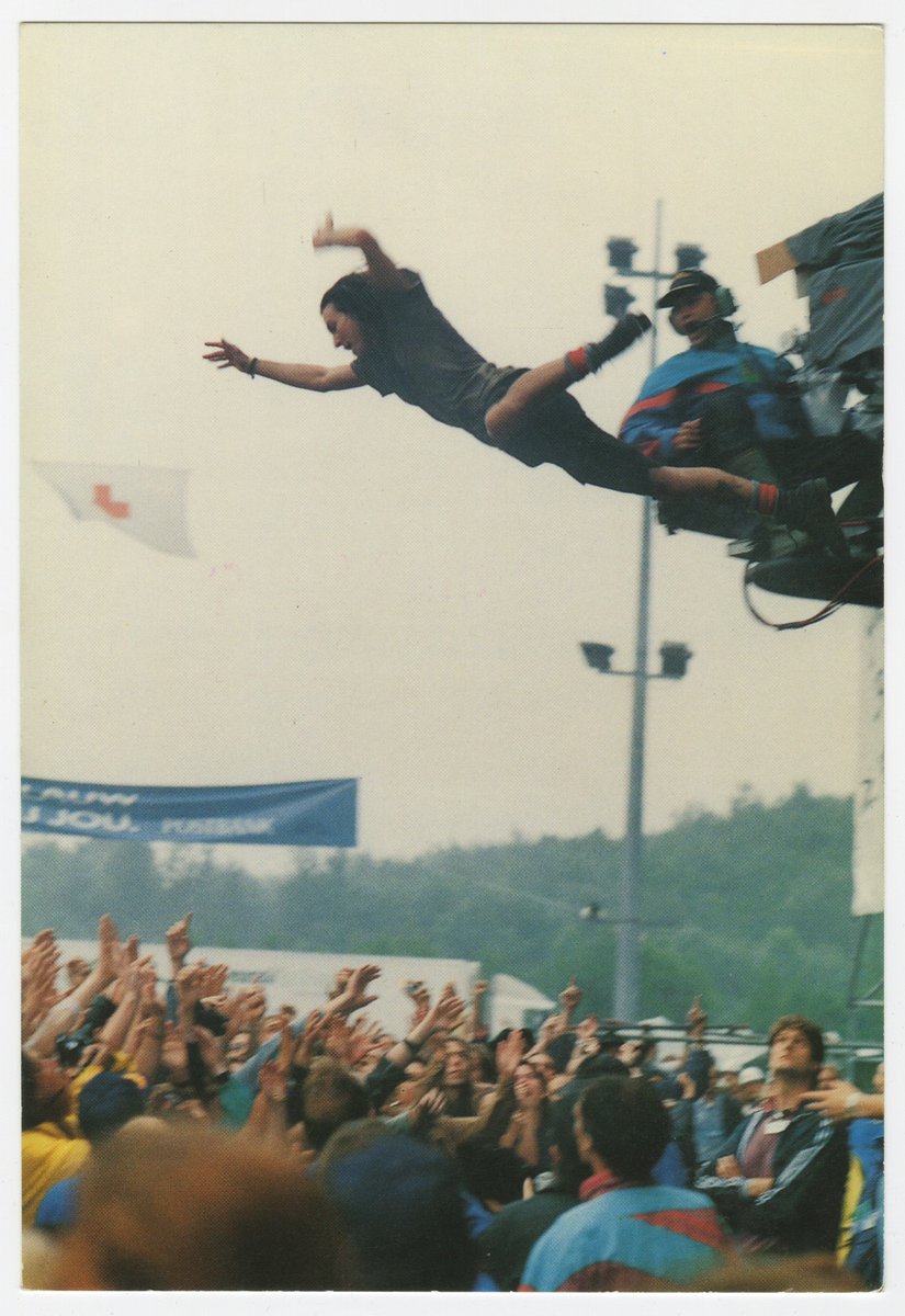 Eddie at @pinkpopfest, 1992.  

📸: Kevin Shuss Archives