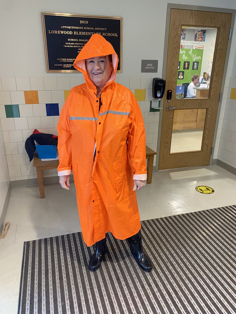 When your Principal takes one for the team!  <a href="/LorewoodElem/">Lorewood Grove Elementary</a> <a href="/MelisaStilwell/">Melisa Stilwell</a> #parentpickup