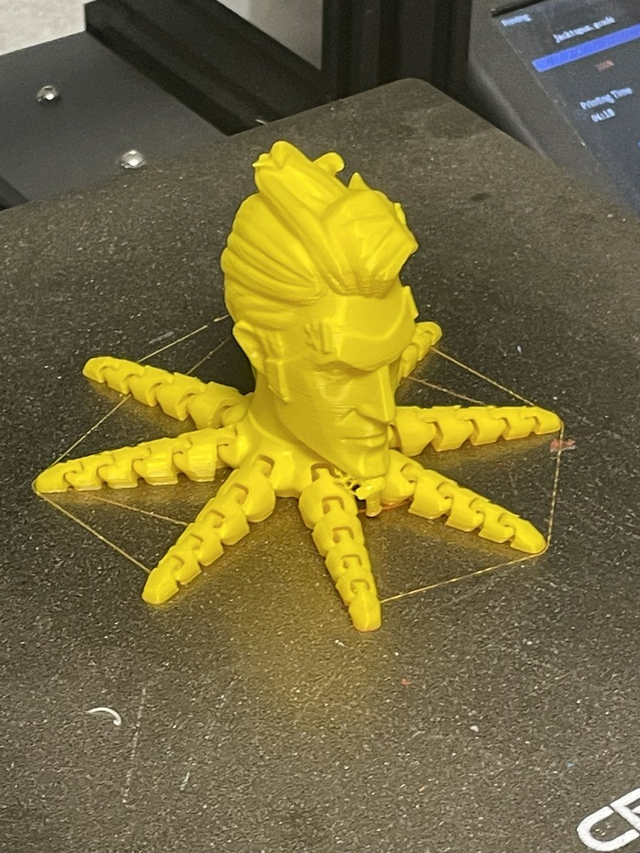 RyzSELO's tweet photo. I remembered I have a 3D printer
#HandsomeJack https://t.co/xpJtq3c7Pb
