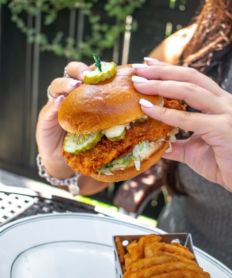 FinnegansNY's tweet photo. Start your week off with our delicious Buttermilk Crispy Chicken Sandwich, complimented by crisp lettuce and pickles on a buttered brioche bun! 🤤 https://t.co/Bk9TfVEjBN