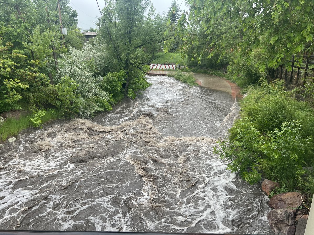 BoulderRL's tweet photo. Water is moving fast out of the already-high creeks and into the footpaths, after #Boulder was hit hard by intense hail and thunderstorms. These photos were taken on the Bear Creek Path in the same spot, just 10 mins apart, at around 1:30 p.m. today. 📷: Tim Drugan @BoulderRL. https://t.co/A9tSDHMFc0