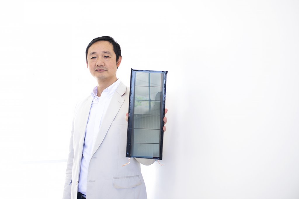 A team led by @aps_unc’s Jinsong Huang found a molecule that makes “perovskite” solar cells more efficient and practical. The breakthrough could propel promising solar technology. go.unc.edu/Qw7y4