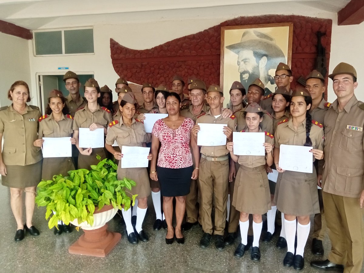 #Cienfuegos Se premian los ganadores de la Sociedad Científica Militar de los alumnos con la presencia de miembros de la Sección Política del Ejército Central. Sigan cosechando éxitos y continúen la obra de la revolución. #UnaMejorJuventud
