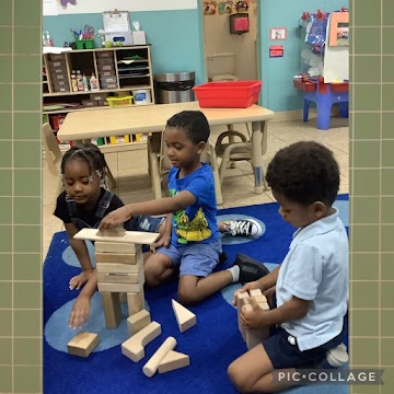 Our friends are exploring how to make different designs with various number of wooden blocks in the block center.
#playfuldiscoveriescdc #playfuldiscoveries #3k #prekforall #nycpreschool #earlymath  #mathkids #mathmanipulatives #adding #subtracting #woodenblocks