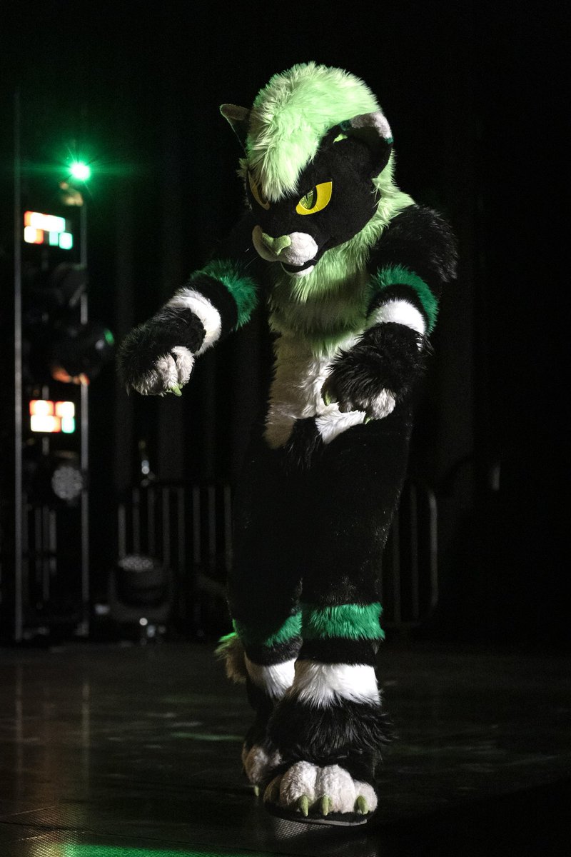 dire_walf's tweet photo. This shot I got of @MrTeriyakii at the MFF 2022 dance comp, exposing for dark fursuits in the dark was really tricky and I was up to 12,800 iso https://t.co/PgeZ9YZEmU