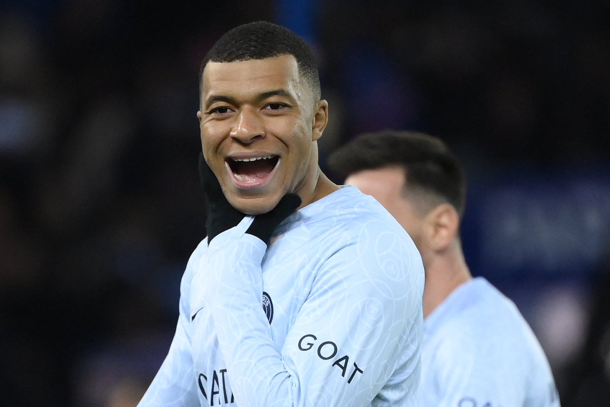 🚨 Kylian Mbappé has informed PSG of his decision: he’ll NOT trigger the option to extend current contract until 2025, it means that deal would expire next June 2024 — as L’Équipé called.

PSG position: NO plan to lose Kylian for free.

Sign new deal now or he could be sold.