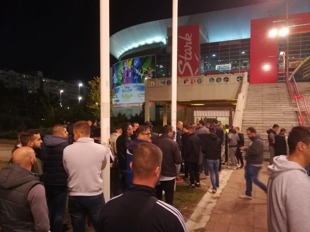 antikompleks's tweet photo. Grobari cekaju satnicu pocetka utakmice 12.06. 2023. godine. #kkp #grobari #abafinals https://t.co/ralJ1gOUBp