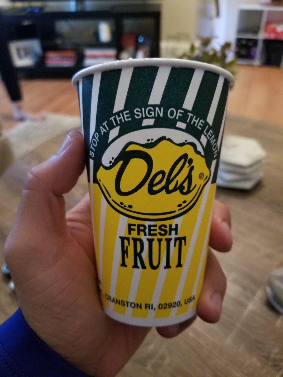 estradawriting's tweet image. When in Rhode Island...
Stop at the sign of the lemon 
🍋❄😋 #Dels