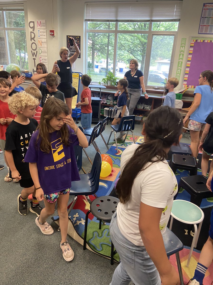 Mrs. Lynch tweet media