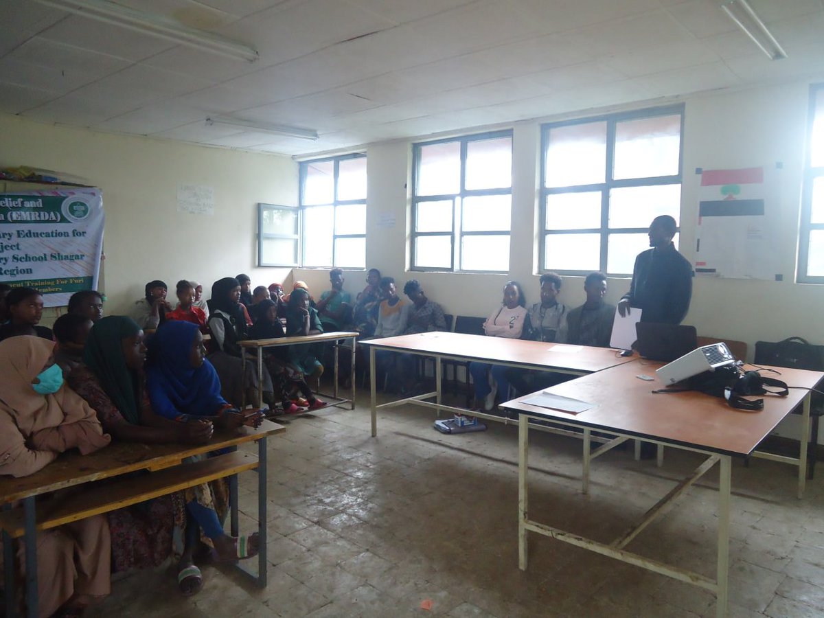 EMRDA6's tweet photo. Peer to peer education and club management training at Furi Gara Bolo school https://t.co/jkVehy9h74