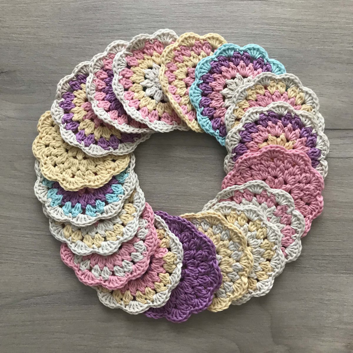 So many colour combinations! Get in touch to request a custom combo.  
#coaster #crochet #smallbusiness #shopsmall #shopindie #womaninbizhour #yourbizhour 

ljhjewellery.co.uk/shop/coasters/8