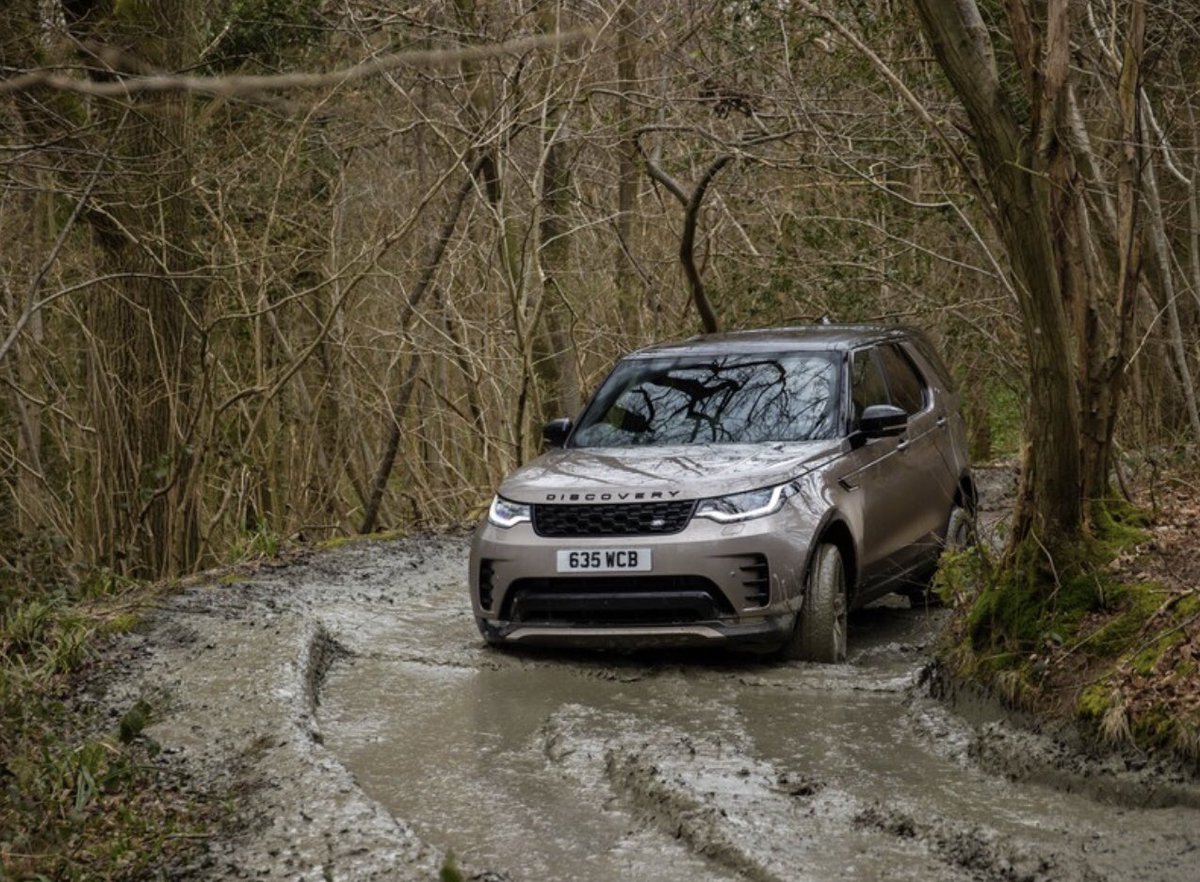 LandRoverWilm's tweet photo. Blending luxury designs with exceptional off roaming capabilities 🏁 #LandRoverDiscovery 

#DreamCar #LuxurySportCars #SportSUV #OffRoadingLife https://t.co/MayzE8B4pg