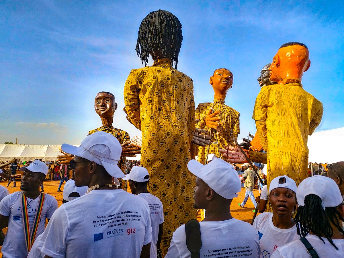 MaliProjes's tweet photo. Région de #San🇲🇱:@MaliProjes a accompagné la Mairie de San dans l'organisation des activités de la 623ème édition du Sanké Mô.Cet appui a pour but de promouvoir le vivre ensemble et la cohésion sociale par le soutien aux initiatives des acteurs locaux. 
@UEauMali
#AfricaTrustFund https://t.co/2qM4aKstkM
