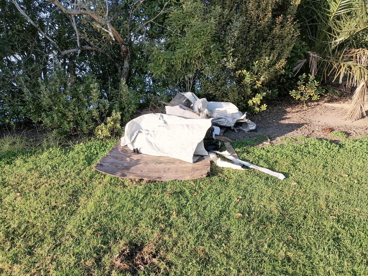 QuentinI20548's tweet photo. @AklCouncil dumped garden waste end of Greers rd, Weymouth Manurewa. https://t.co/nebdeFr2lS