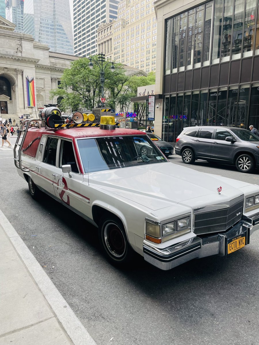 Diceman27's tweet photo. Ghost Busters in New York 

#Ghostbusters #movie #USA #Newyork #NYC #America https://t.co/3huJ5UeyxF