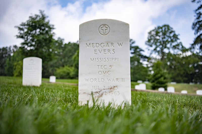 Medgar Evers was murdered in the early hours of June 12, 1963, at his home in Jackson, Mississippi. We honor his @USArmy service and his impact on civil rights.

Read more about Evers' life, death and legacy:
arlingtoncemetery.mil/Blog/Post/1313…