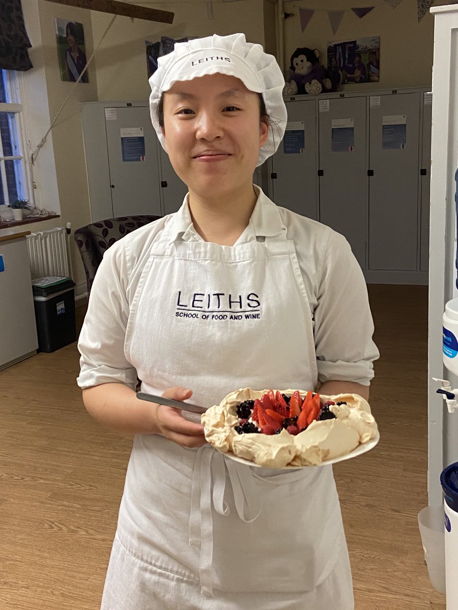 Daisy has been busy tonight in Leiths this evening.  What a lovely pavlova ⁦<a href="/SherborneGirls/">Sherborne Girls</a>⁩