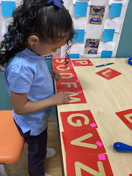 The theme for this week is Change! Our friends observed the change in size of very, very small letters and larger letters when looked at through a magnifying glass.
#playfuldiscoveriescdc #prek #prekforall #nycpreschool #observation #magnifyingglass #bigorsmall #sciencekids