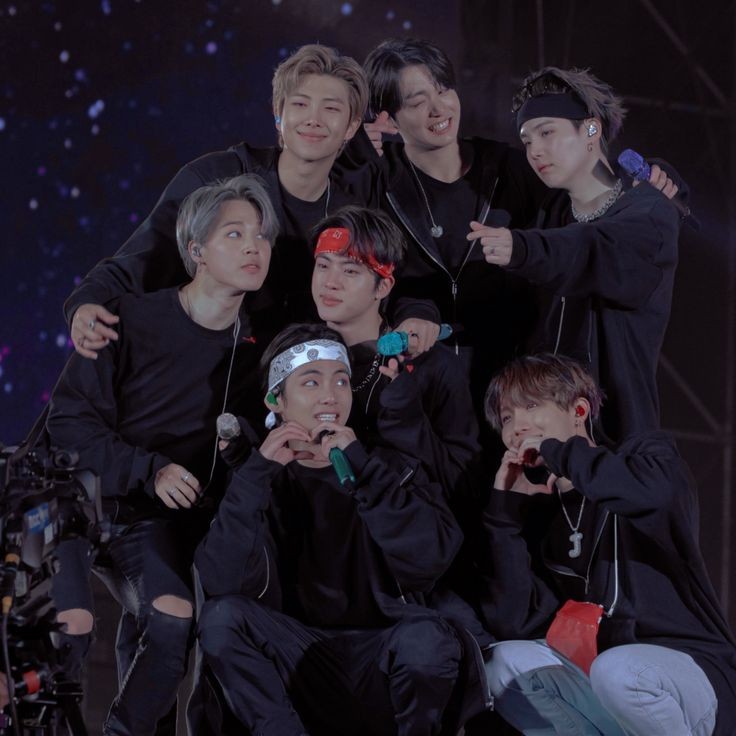 cheezeynaa's tweet photo. Happy 10th Anniversary. Thank you for cheering me up. Thank you for accompanying me in my hard times. Thank you for all the love you've given me. Thank you for the beautiful songs you've created for us. May we always be together. I love you and I miss you💜 #BTS10thAnniversary https://t.co/8E1Ygkg8jx