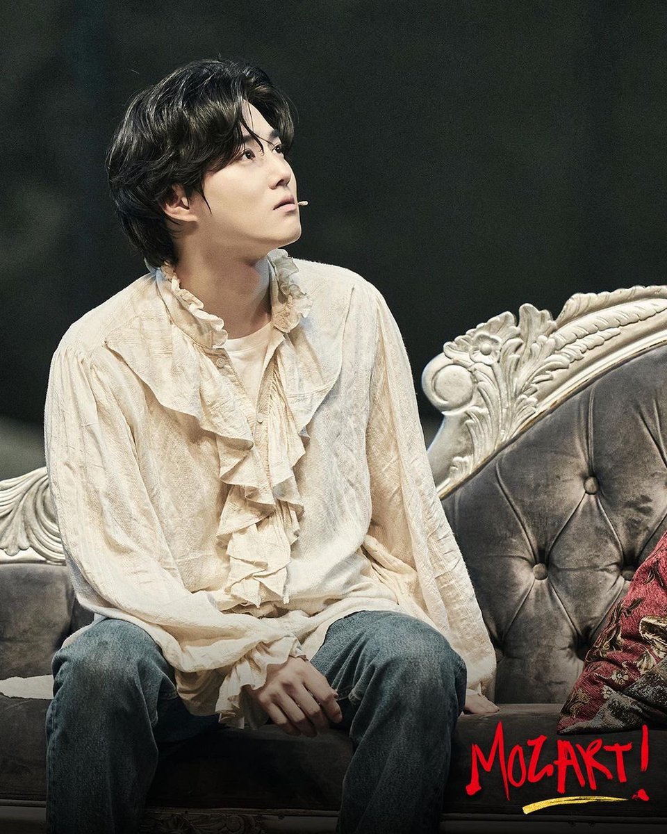 'KNOCK KNOCK!' tweet media