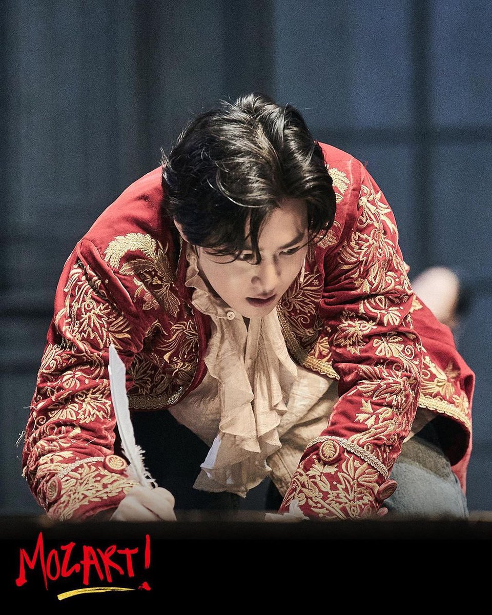 'KNOCK KNOCK!' tweet media