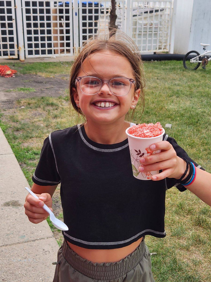 YMCATania's tweet photo. Love summer! @ymcacassclay learning center at the Schlossman branch family event sums it all up! #summerloving #liveband #snowcones #lotsofsmiles Thanks Cyndi and Nicole! https://t.co/ttRQjKQyIq
