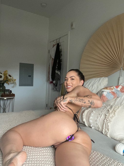 Lilkymchiii - I wish someone would put it in my ass 😭😩 https://t.co/1lTWr2pMYb https://t.co/oGQ8E67ZUK