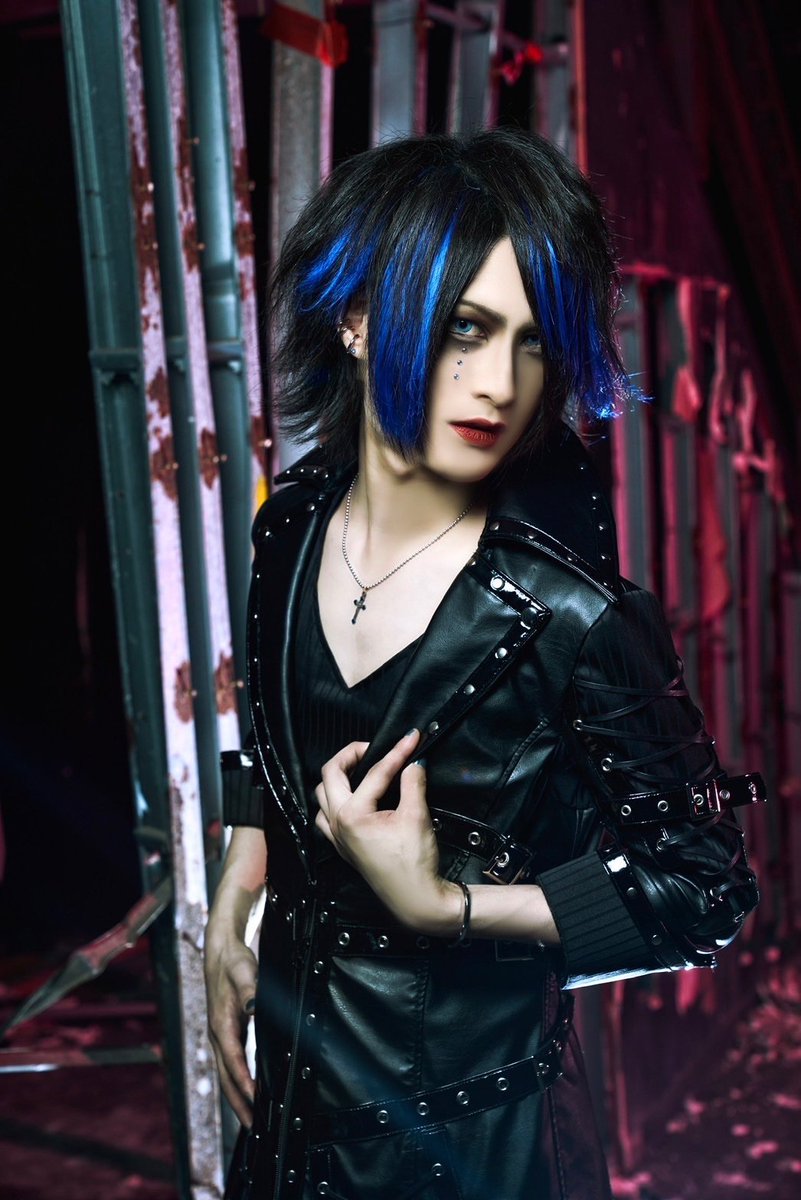Deathpair_setsu's tweet photo. ZEILE(@ZeileO02575)
Guitar 刹那
血に塗れた大地の下
響く関節の音で眠れない
青い瞬きで照らしてあげるから
君の子守唄を聞かせて
#zeile #visualkei https://t.co/tZhf6HqIsB