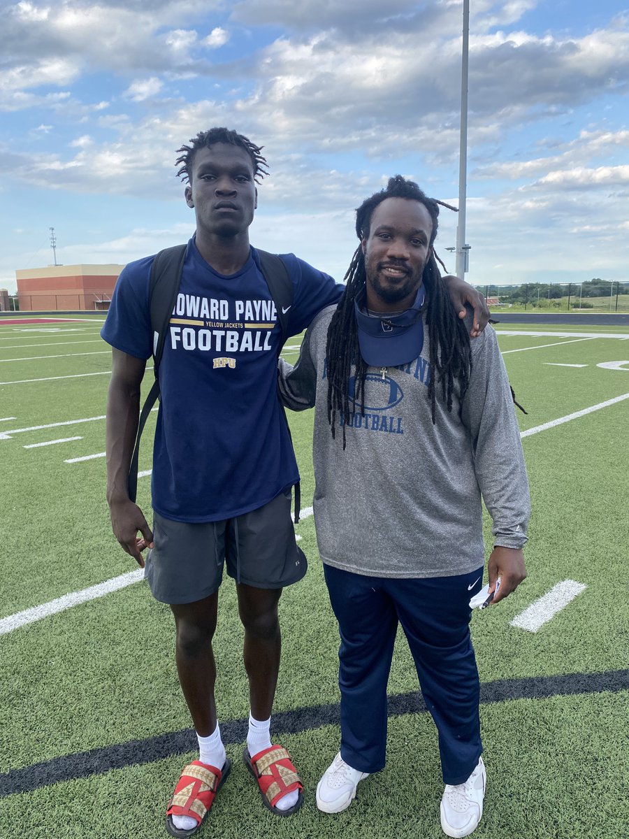 abramakenyi's tweet photo. #AGTG After a great camp with @Terellsims. I am blessed to receive an offer from Howard Payne University
@Coach_Noel @CoachSOliver @RC_Bulldogs @HPUFootball https://t.co/rUr34p06OI