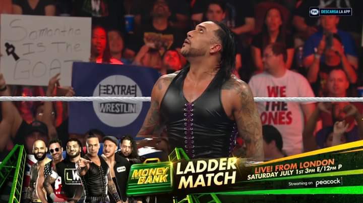 Superkick_TV's tweet photo. Tan bonito el logo de Extra Wrestling en RAW ❤️ https://t.co/rXhsi4L6gE