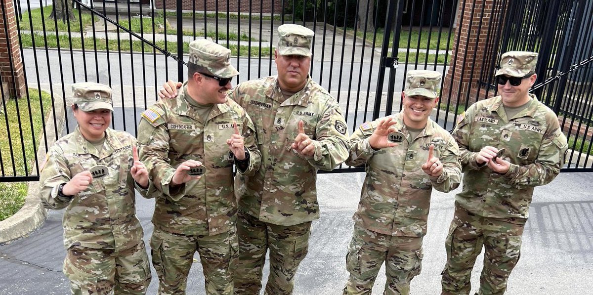 Handing out some Trailblazer coins to the Top performers from the RRC live fire in Nashville.

These RRC Students are rockstars, getting after it to “Provide the Strength” for our Nation’s Army!

#WinningMatters

#ServeWithAPurpose