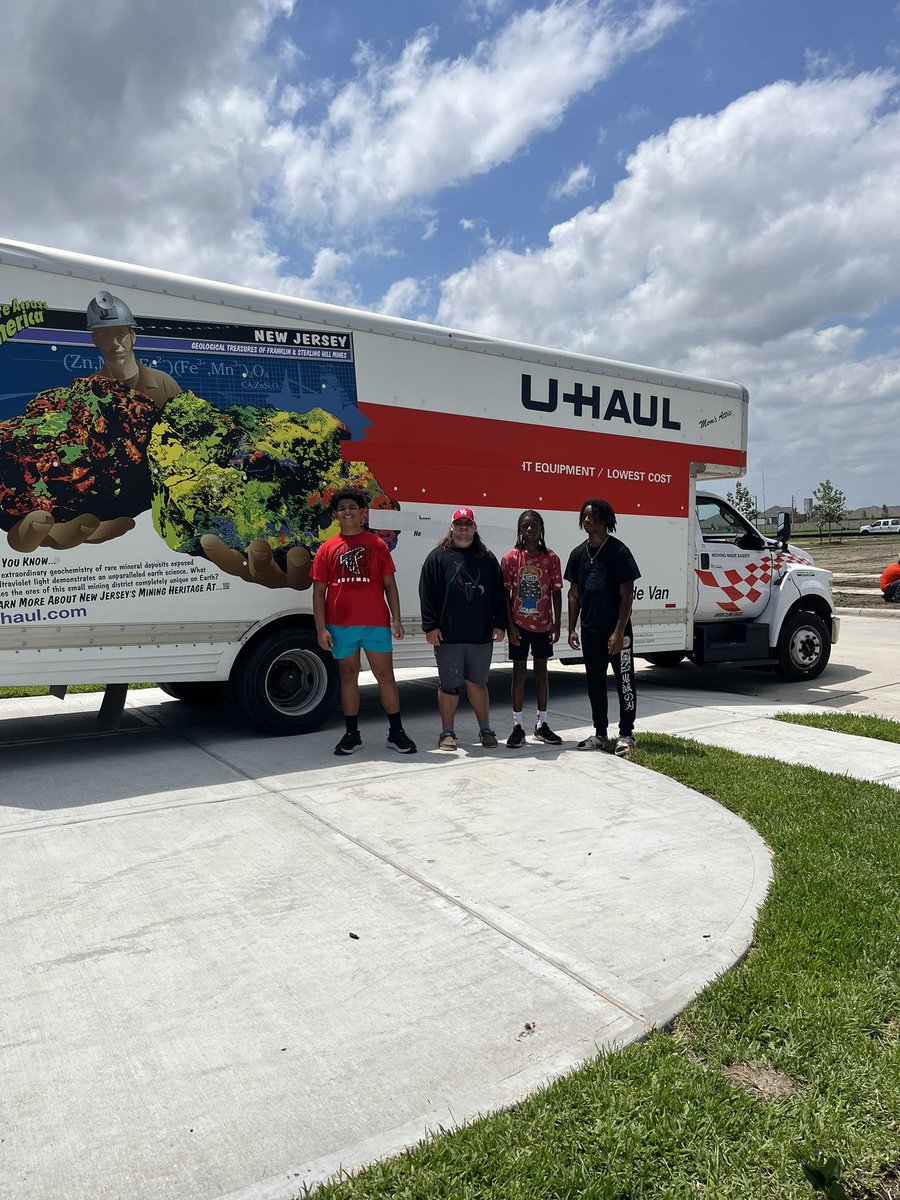 Kellswartz's tweet photo. Closing day! Thank you @Huffman_Falcons for helping get my sweet clients moved in!! #kellyswartzsells #letsgetyouhome https://t.co/sO0tD6zuB4