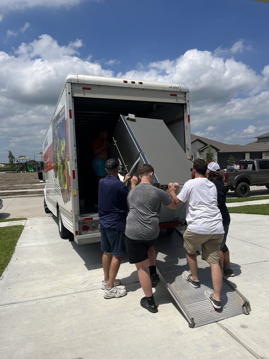 Kellswartz's tweet photo. Closing day! Thank you @Huffman_Falcons for helping get my sweet clients moved in!! #kellyswartzsells #letsgetyouhome https://t.co/sO0tD6zuB4