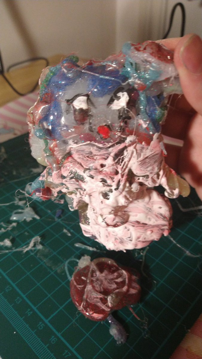 i made my friend @wwparasi on stream out of hotglue. Ty to @/kotomisnacks for the raid! We raided zenya after ,:3