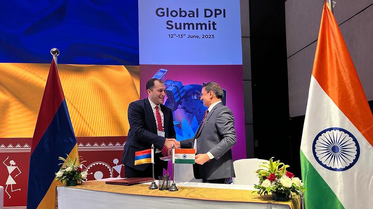 MassisPost's tweet photo. Memorandum of Understanding Signed between Armenia and India - https://t.co/WNez84RXnr #armenia #armenian https://t.co/wGYmS3ZDIB
