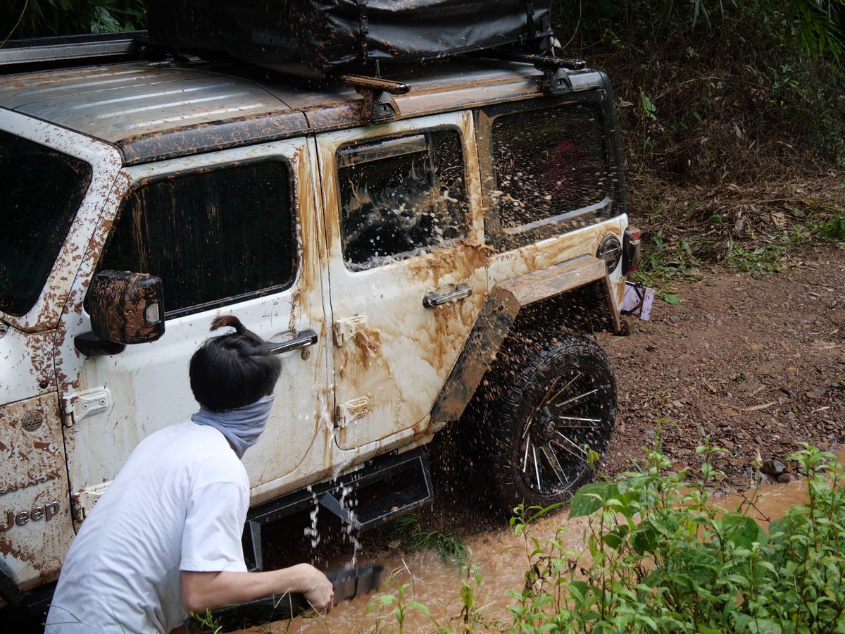 💦Just go get dirty!

OIIIIIIIO
 #Jeep #Jeepers #JeepWave #JeepLife #OffRoad

 wolfstorm.com