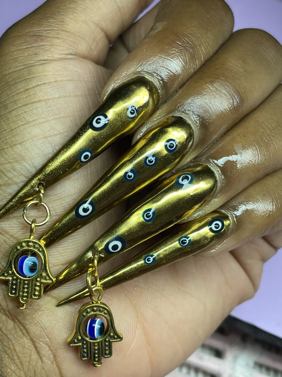 Chrome🪬🧿💙

June appointments available 🪬🧿💙

#baltimorenailtech #baltimorenails #chromenails #stilettonails