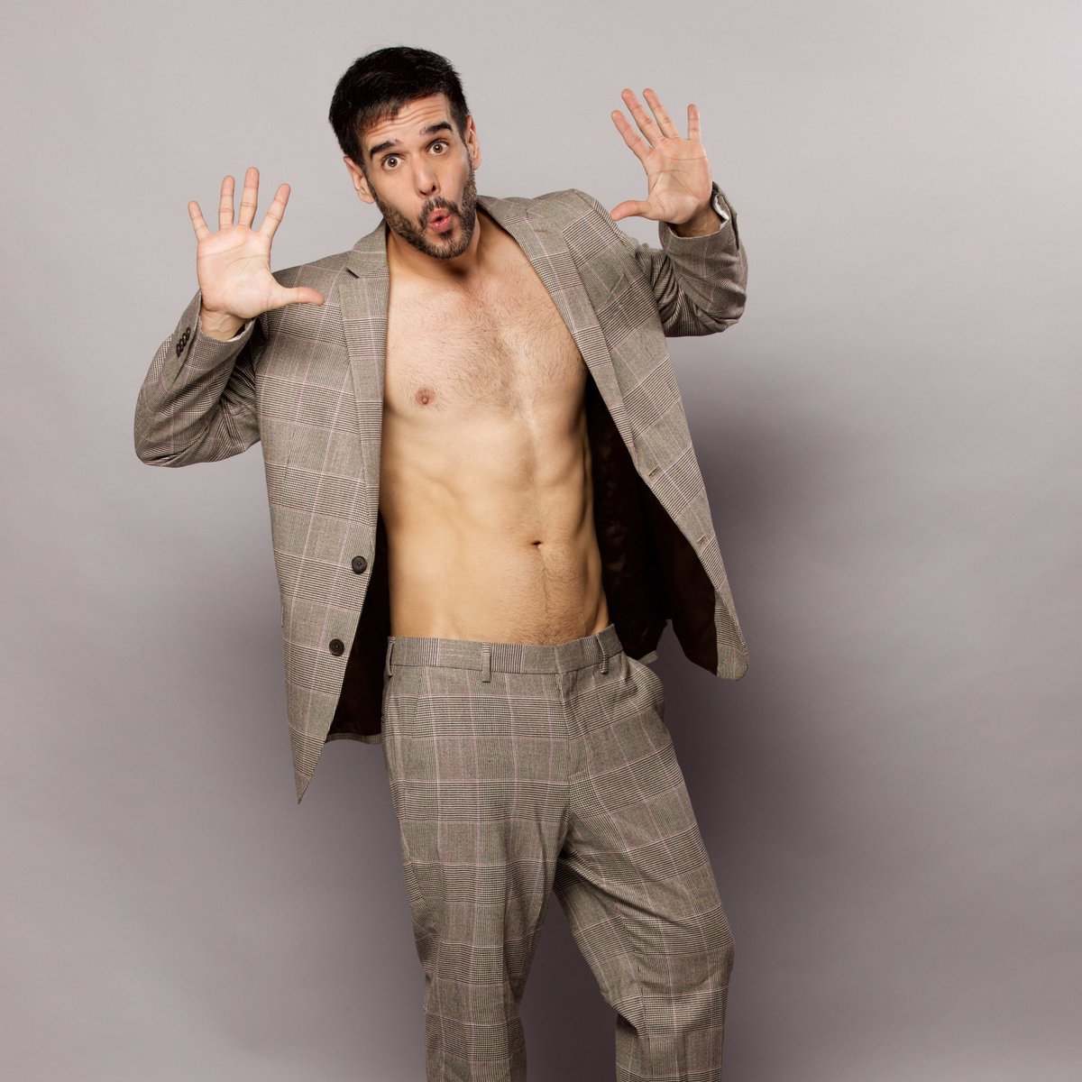 ¡#ElShow en vivo es hoy! 

Y el guapo y talentoso de @_sergiovelasco regresa para cautivarte y enamorarte con su gran … carisma. ❤️‍🔥

A partir de las 9 PM en nuestro canal de YouTube. 

🔗 youtube.com/@contodorespet…