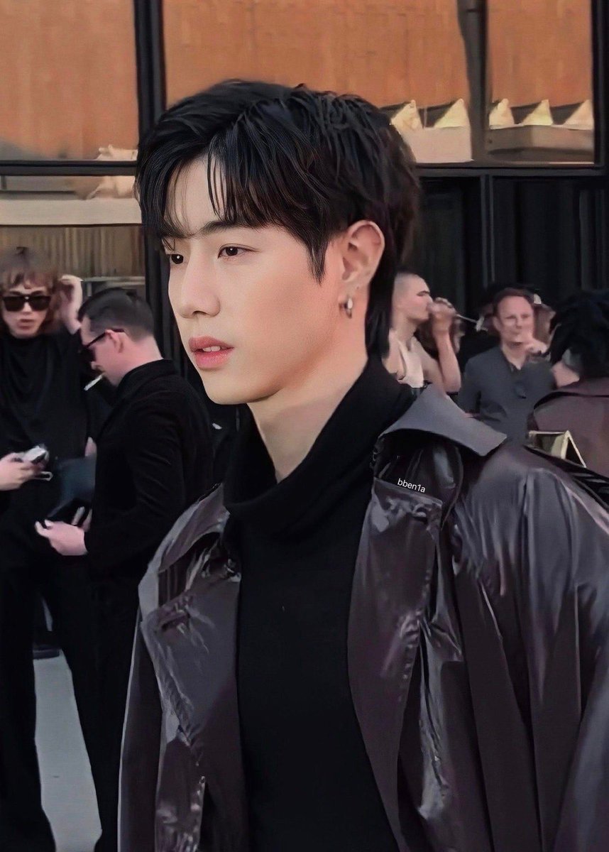 pokezaap's tweet photo. Mark Tuan แสนจะเพอร์เฟคแบบไม่มีที่ติจริงๆค่ะคุณผู้ชม💞
นึกถึงคำว่า perfect =Mark Tuan 

MARK TUAN SAINT LAURENT MENS SS24 
#MARKTUANatYSLBerlin https://t.co/bPIA8pq9UL