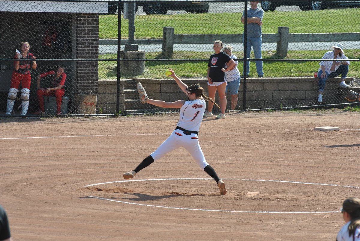 maddietpickett's tweet photo. Great HS season with my team! I was named All State, All FCAIC (county) 1st Team, and my school’s Player of The Year! I pitched 84 innings with a .75 ERA and 135 Ks. @HuskiesCefaloni @EStateHuskies @USAElite_Jen @CoachAng3 https://t.co/Q7w1aIaKcc