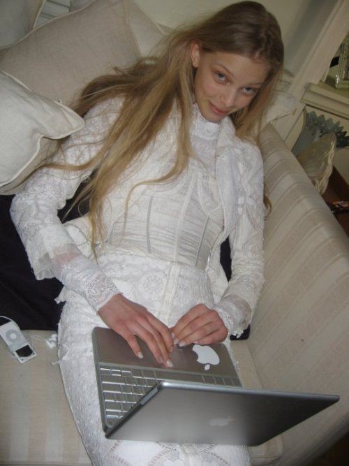 leoninethings's tweet photo. Me looking on Pinterest for outfits I can wear for the fake scenarios I make in my head https://t.co/kXd4MR9sdl
