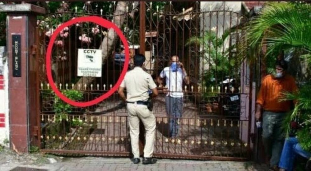 PHOENIX21PHOTON's tweet photo. When Will CBI Fast Track SSRCase !?
@CBIHeadquarters @DoPTGoI @HMOIndia @arjunrammeghwal @PMOIndia @dir_ed @narcoticsbureau 
@Dev_Fadnavis @MumbaiPolice @CMOMaharashtra 

Q still Remains : Where is CCTV Footage for Jun13 night to Jun 15 night ?

Yeh Gate mein Board kya Decoration Purpose ke Liye Dala Hai Ashok Bhatia, Mount Blanc building chairman🤔