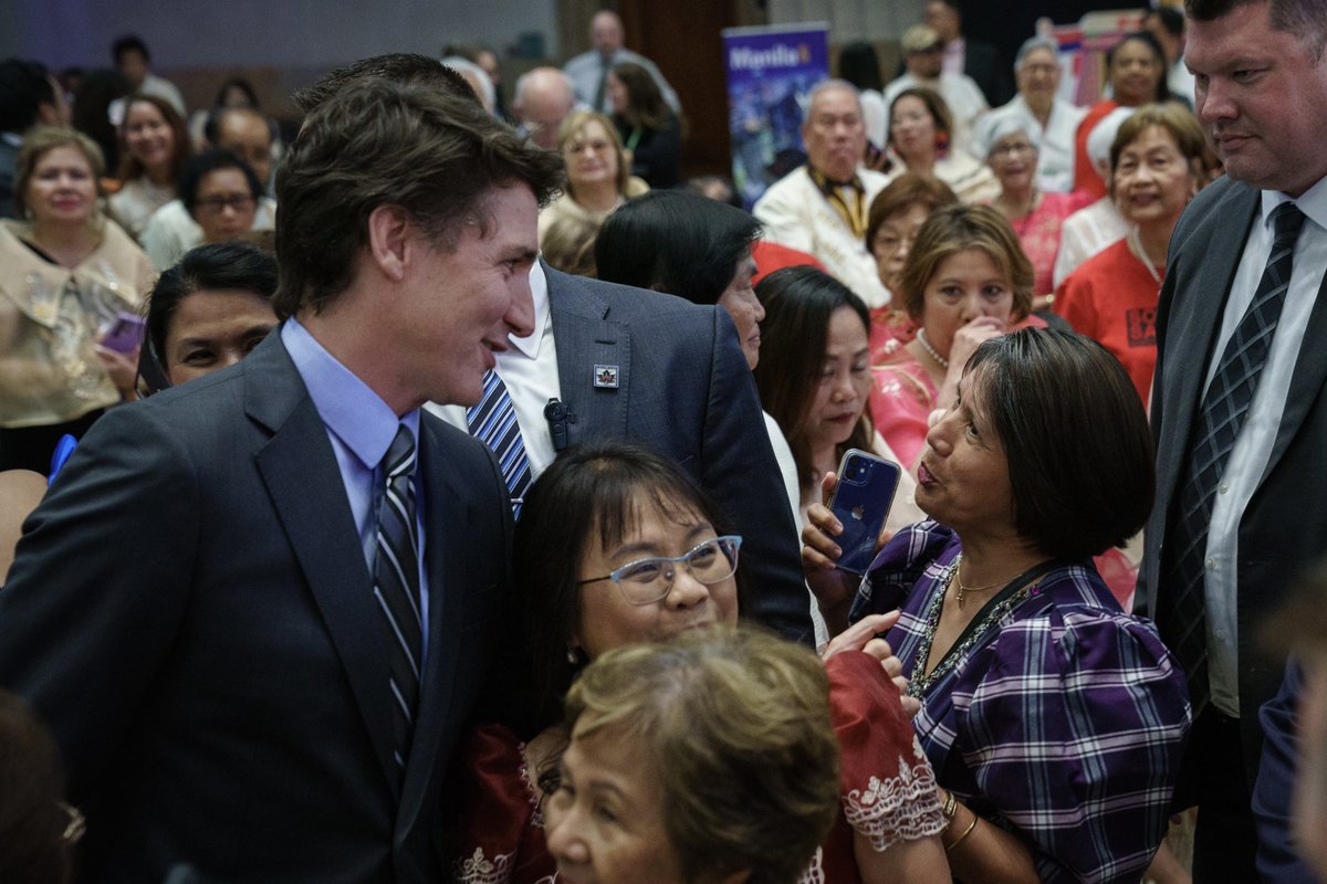 JustinTrudeau's tweet image. Happy Filipino Heritage Month, and happy Philippine Independence Day! To everyone celebrating in Ottawa, and to those marking the occasion across Canada: Maligayang buwan ng Pamanang Pilipino! Let’s never forget that we’re stronger when we work together.