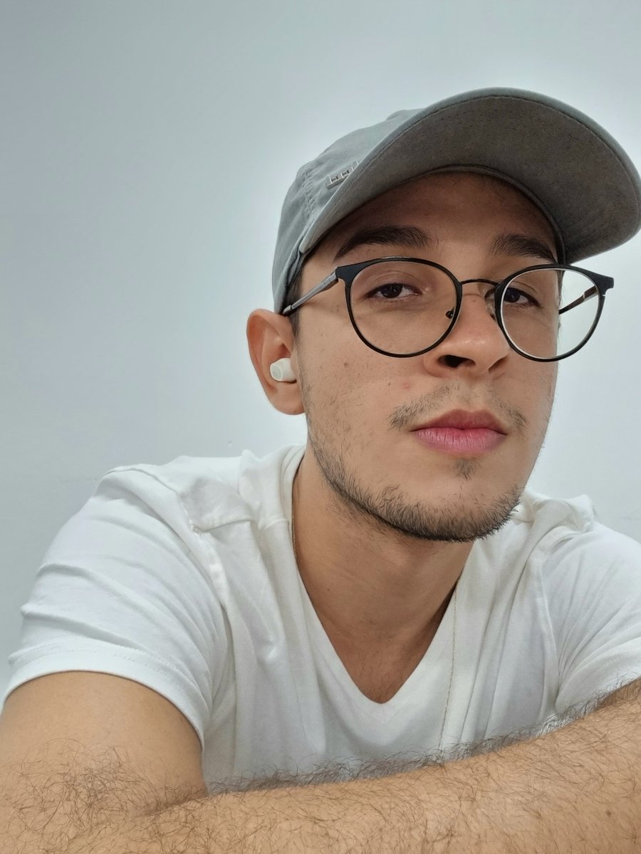 bbrainerr's tweet image. Hey boy, make 'em whistle like a missile bomb bomb