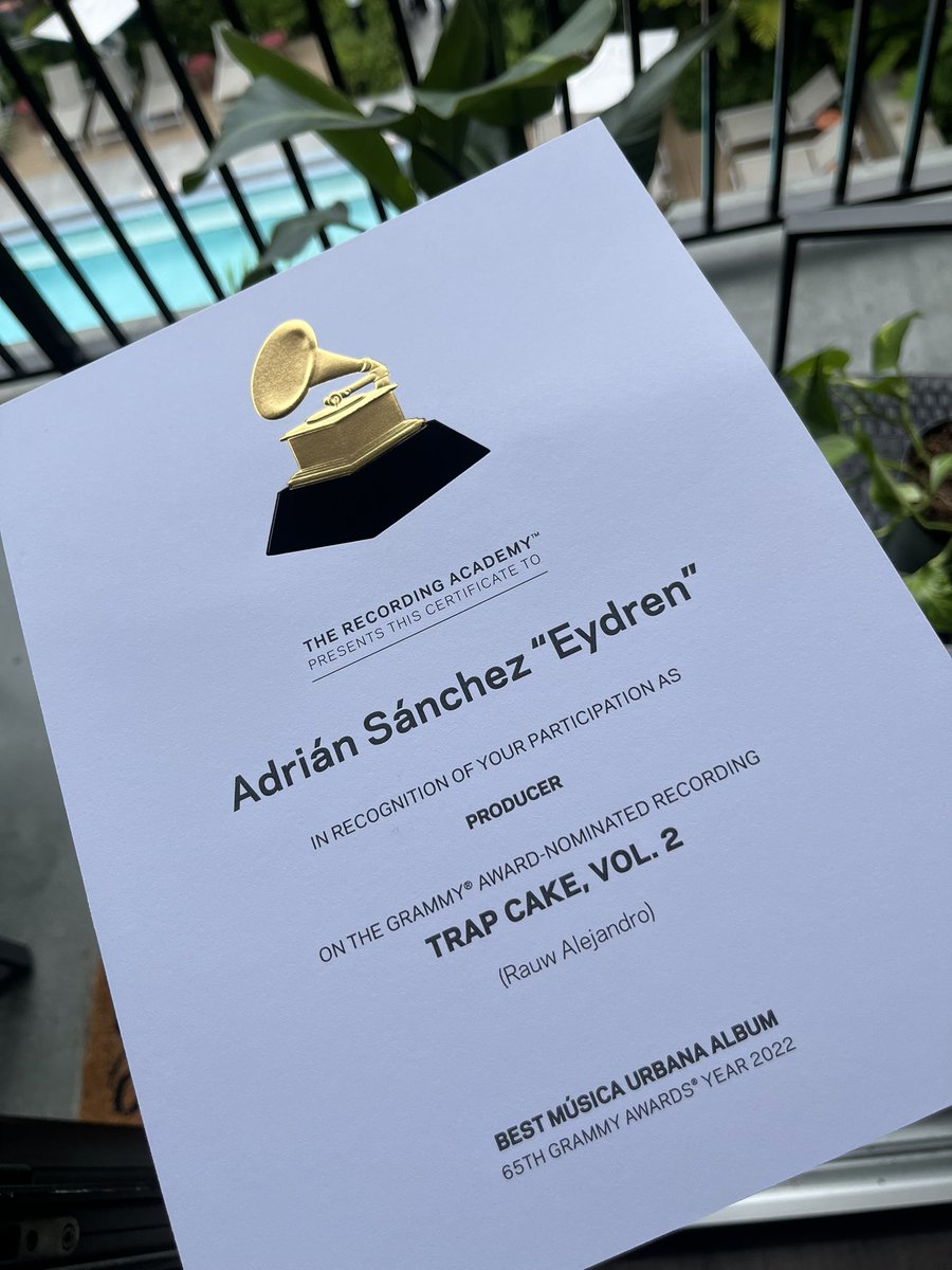 siempre agradecido de poder vivir esto <a href="/RecordingAcad/">GRAMMYS</a> 💫