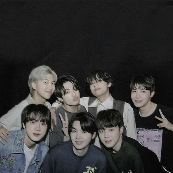 2731Year's tweet photo. my happiness is you
 -Thank you for the good memories🥺🫶🏻

#BTS10thAnniversary 
#BTSARMY 
#BTS10thYearAnniversary https://t.co/Zz2aCcKwhl
