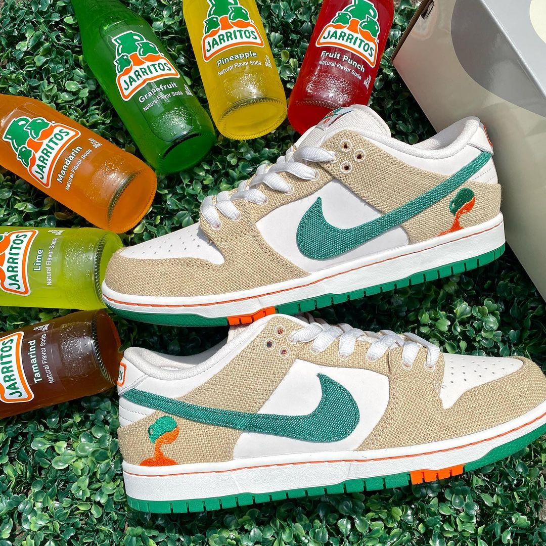 🎁 400K GIVEAWAY 🍹 To celebrate we're giving away a FREE pair of Jarritos SB Dunks in any size! 🥳 To Enter: 1️⃣ Must be following 2️⃣ Like & Retweet 3️⃣ Tag friends (each one is an entry) Winner picked Thurs @ 9pm ET